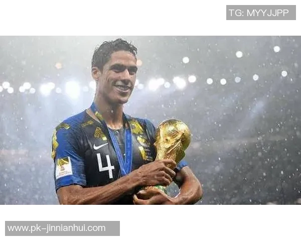 圆脸足球明星大盘点 他们的球场风采与魅力展示